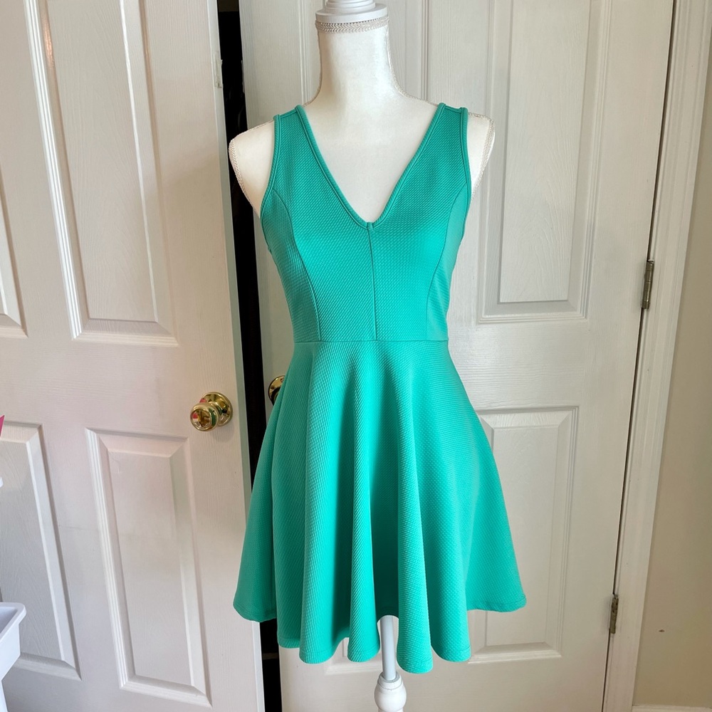 “In style” cocktail dress, medium v-neck open back